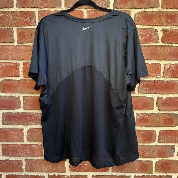 Nike Women's Black/Reflective Miler Running T-Shirt Size 3X NWT - Picture 8 of 8